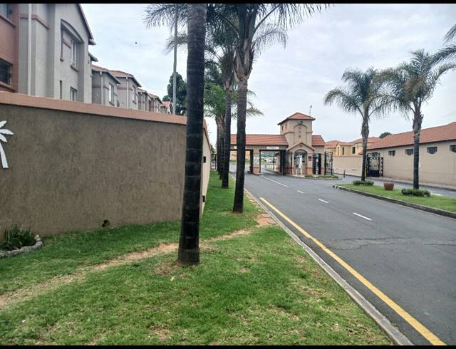 2 bed property for sale in AEROTON